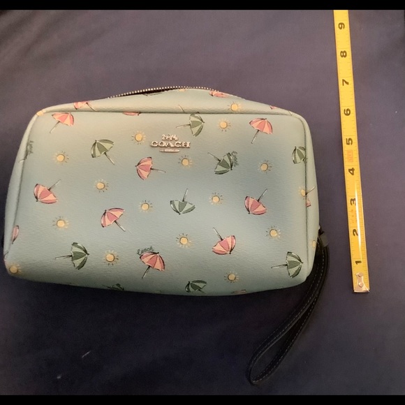 🏖💙 EUC COACH Boxy Cosmetic Case 💙Blue 💙Beach Umbrella Print🏝💙 - Picture 8 of 9